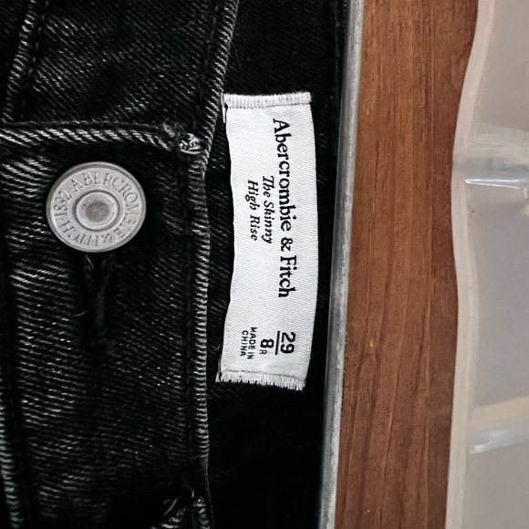 Abercrombie and Fitch, The Skinny High-rise Jean - Picture 1 of 5